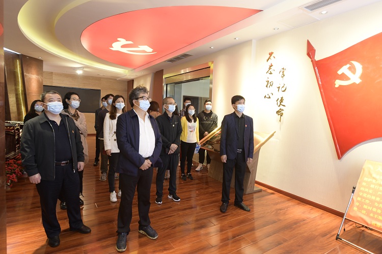 廣巴公司機關黨支部赴廣元市委黨?！俺跣氖姑秉h性教育館參加學習 (2).JPG
